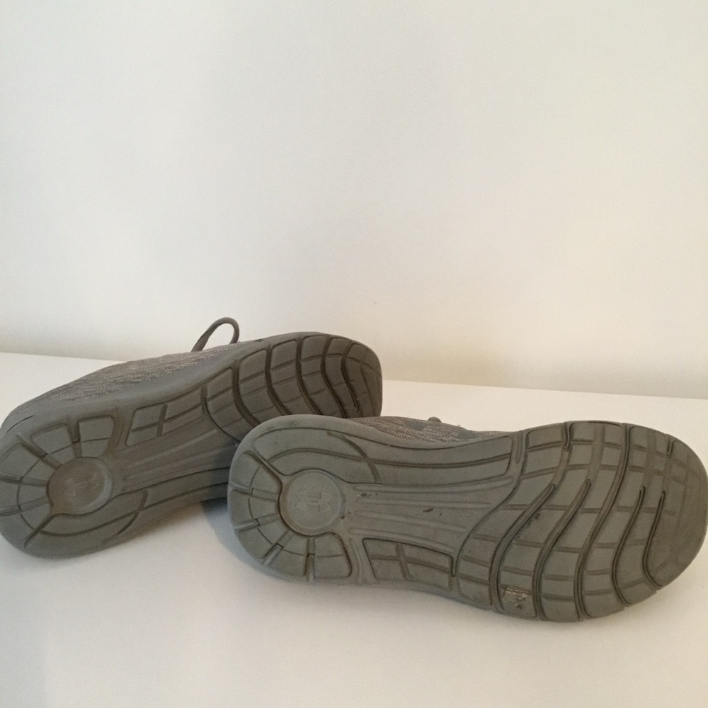 Under Armour Gray Athletic Shoes sneakers - Picture 7 of 8
